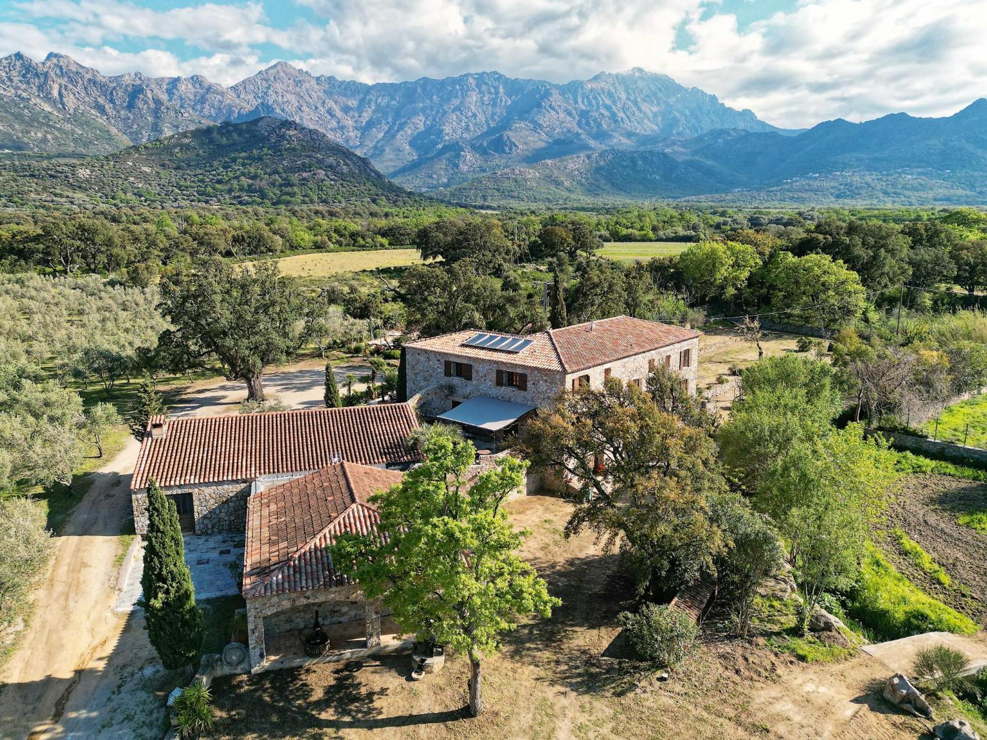 ホテル Domaine Du Reginu Santa-Reparata-di-Balagna エクステリア 写真